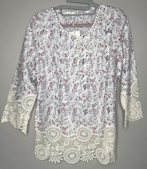 TAMSY Womens Medium Floral Boho Blouse White Lace Trim 3/4 Sleeve NWT